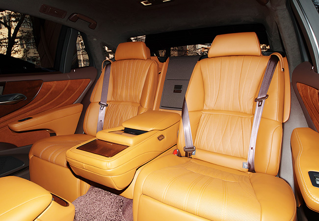 レクサス LS500車内