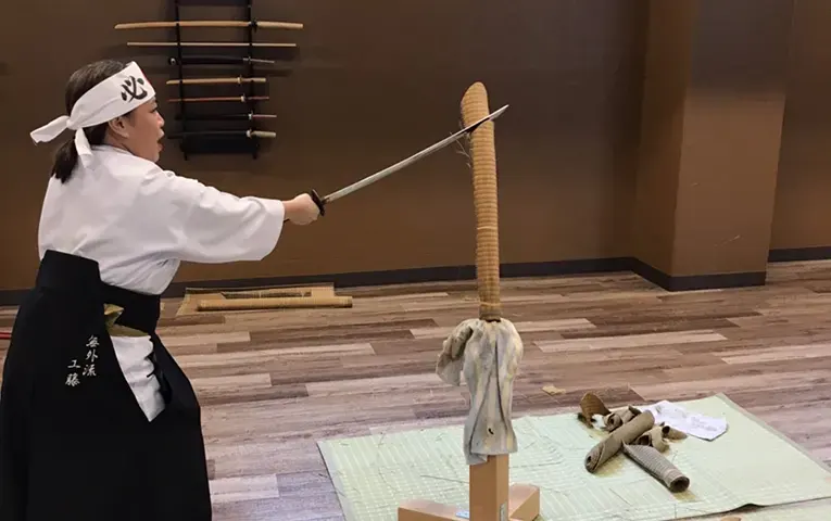 cut the straw (Makiwaragiri)