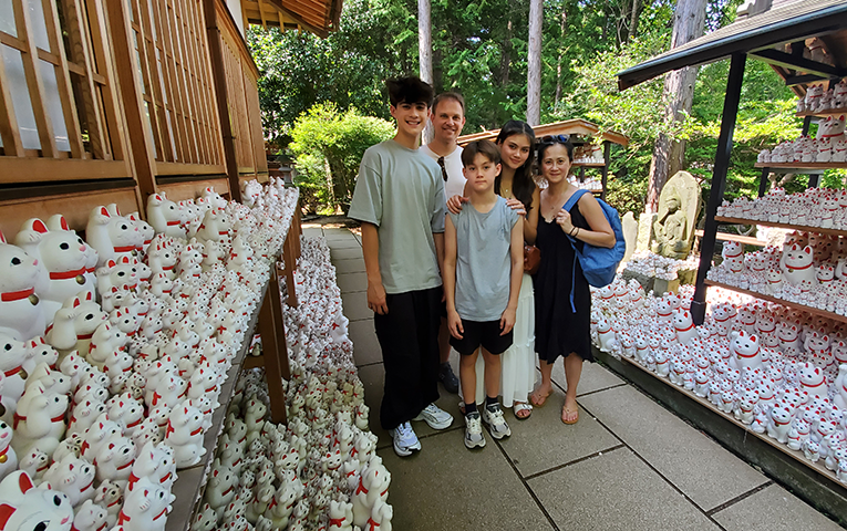 Visit Japanese temple at Gotokuji