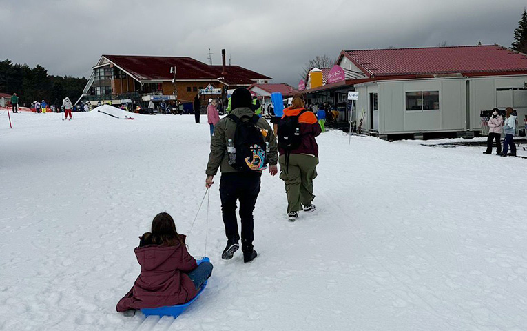 Ski, Snowboard and snow play