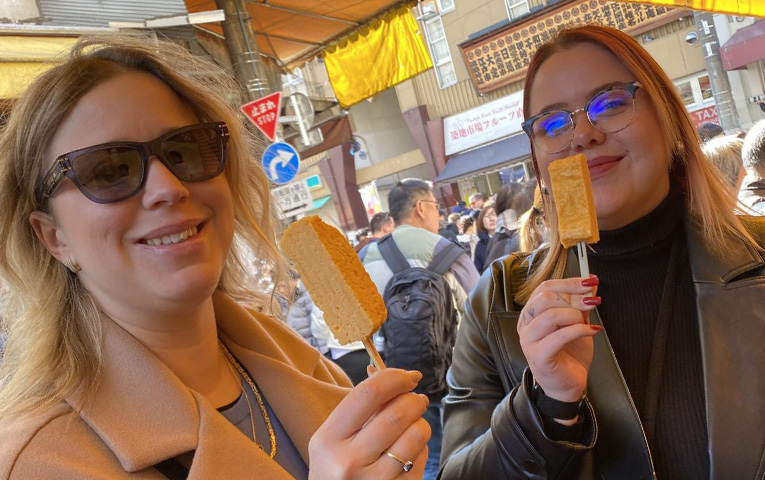 Enjoy street food at Tsukiji Outer Market